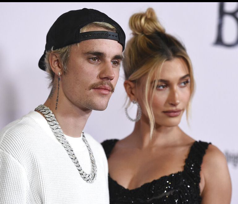 Η Hailey Baldwin διαψεύδει τις φήμες περί εγκυμοσύνης: «Αφήστε με ήσυχη»