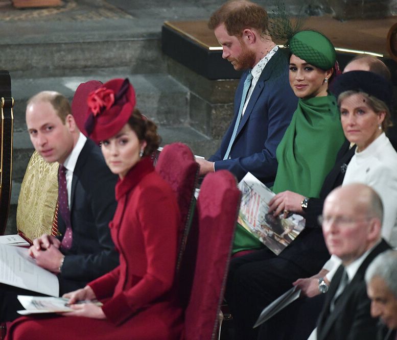 H Meghan Markle ποζάρει ξανά με την Kate Middleton αλλά η παγωμάρα μεταξύ τους είναι μεγάλη