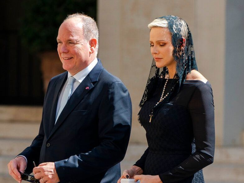 Η πριγκίπισσα Charlene επισκέφτηκε τον Πάπα και η εμφάνισή της μας θύμισε την Grace Kelly