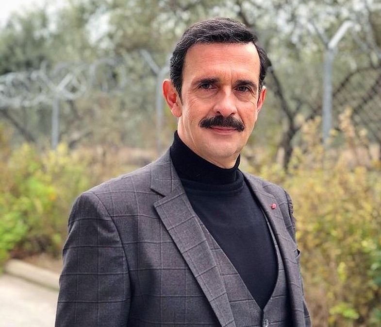 Ο Λεωνίδας Κακούρης στο Queen.gr: «Νοσούσα ήδη από κορονοϊό ενώ έκανα την τρίτη δόση του εμβολίου»