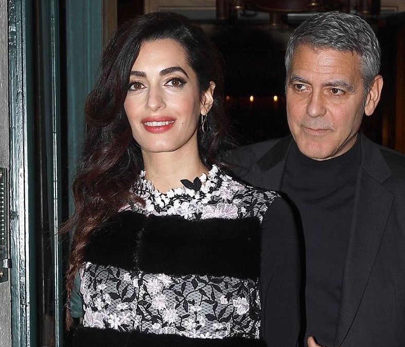Η Amal Clooney σε μία αρκετά αλλόκοτη εμφάνιση
