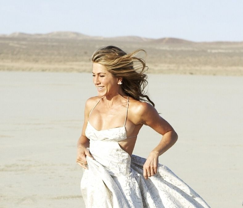 Μία υπόκλιση για την Jennifer Aniston και άλλη μία για την εμφάνισή της αυτή