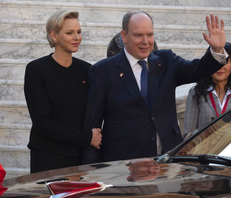 Η πριγκίπισσα Charlene επέστρεψε στο Μονακό, αλλά όχι στο παλάτι μαζί με την οικογένειά της