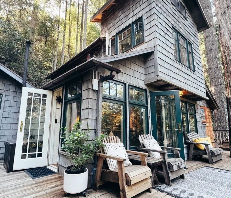 Ξέχνα την τηλεργασία στο σπίτι σου! 10 Airbnb διαμερίσματα για να δουλεύεις… like a queen