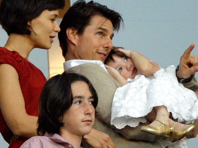 Η Suri Cruise είναι πια 16 ετών και η εφηβεία της πάει πολύ (photos)