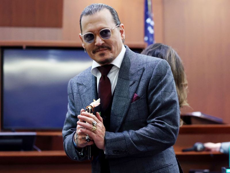 Διεκόπη η δίκη του Johnny Depp με την Amber Heard και ο ηθοποιός έκανε κάτι απίθανο