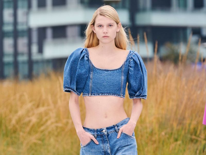 Τα 6+1 καλύτερα denim items που πρέπει να μπουν στην ντουλάπα σου αυτό το καλοκαίρι