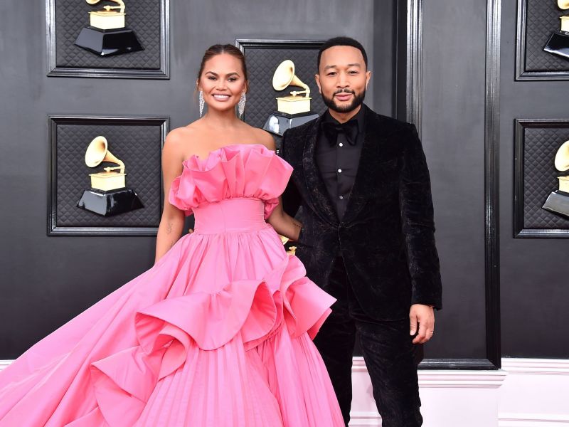 Η αποκάλυψη του John Legend για την απώλεια του γιου του και τις φωτογραφίες στα social media