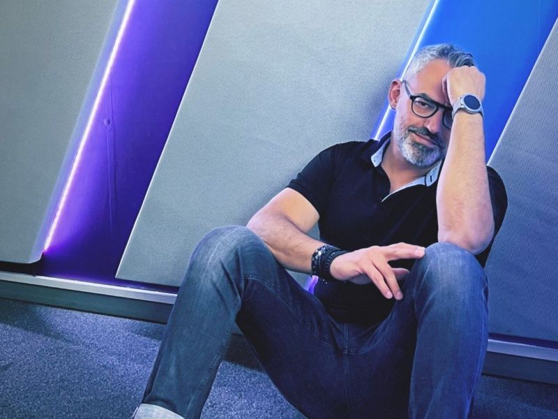 Να λείπεις, όχι να περισσεύεις…
