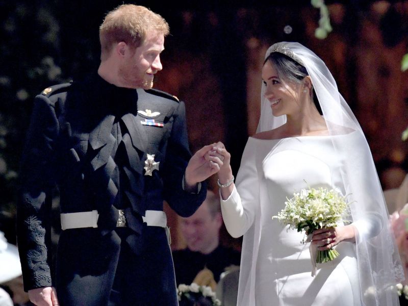 Σαν σήμερα παντρεύτηκε ο Harry με τη Meghan και βρήκαμε τα 10 πράγματα που δεν πρόσεξες στον γάμο