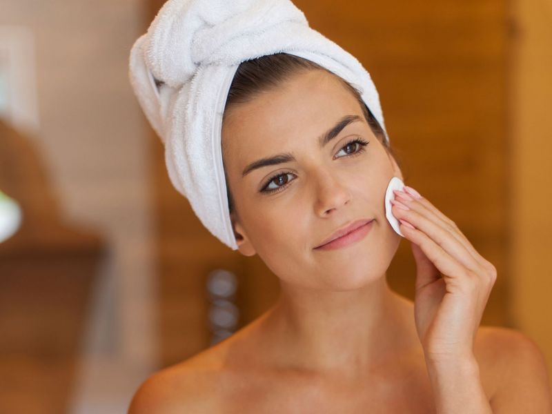 Το skincare βήμα που προσπερνάς είναι η λύση για την αφαίρεση του επίμονου μακιγιάζ