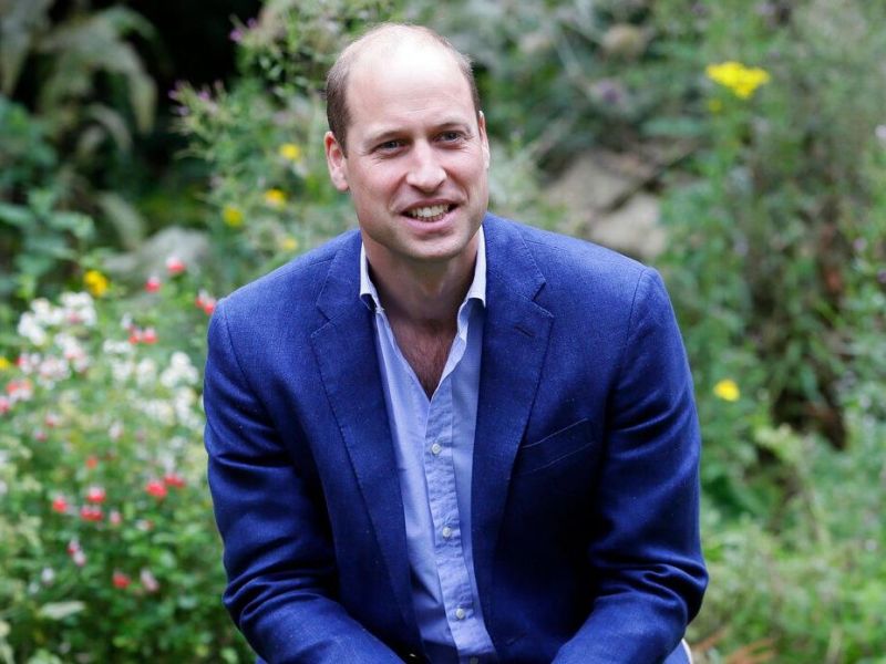 Ο Πρίγκιπας William με casual look παίζει για πρώτη φορά με τ' ανίψια του μπροστά στον φακό