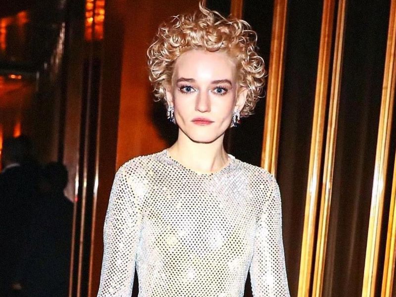 Από το Ozark στη ζωή της Madonna, η Julia Garner μετατρέπεται στη βασίλισσα της pop