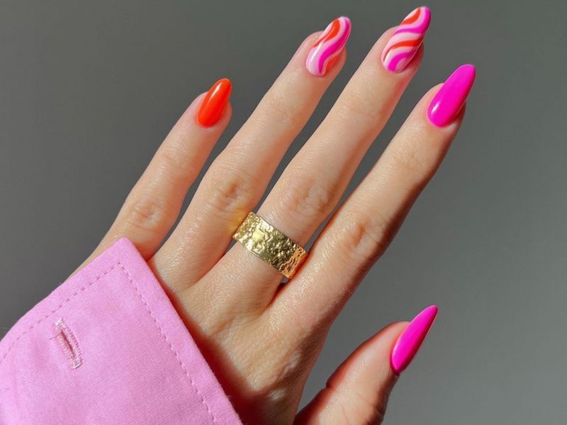 Fuchsia nails: 10 μανικιούρ στο απόλυτο color trend του καλοκαιριού