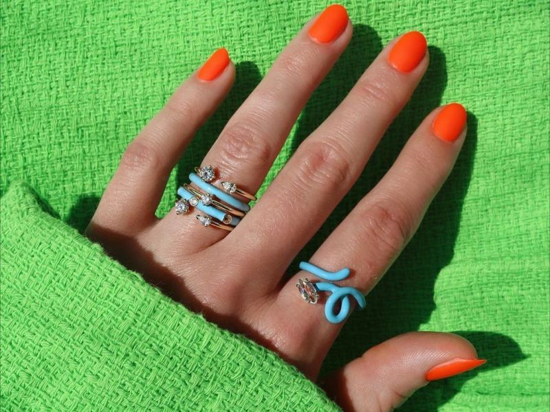 Neon nails: Το πιο funky μανικιούρ που μπορείς να κάνεις στις καλοκαιρινές διακοπές