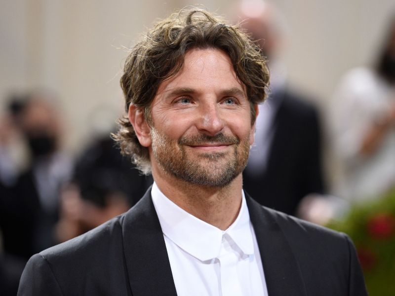Ο Bradley Cooper εξομολογείται τη μάχη του με τον εθισμό και το περιστατικό που του άλλαξε τη ζωή