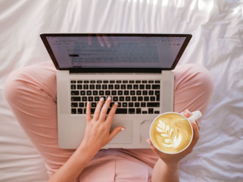 5 tips για να είσαι εξίσου παραγωγική όταν δουλεύεις από το σπίτι
