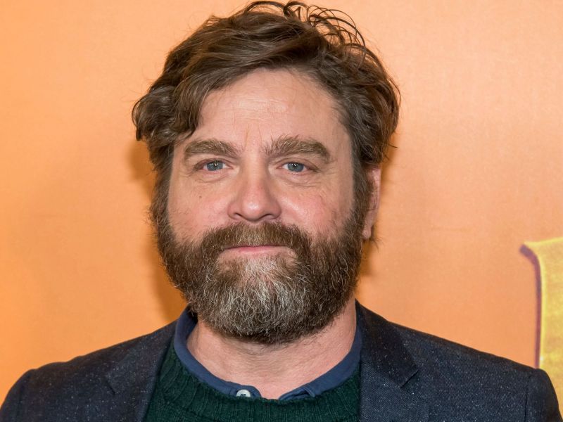 Χωρίς «Hangover» αυτή τη φορά: Ο Ζακ Γαλιφιανάκης έγινε νονός στην Κρήτη