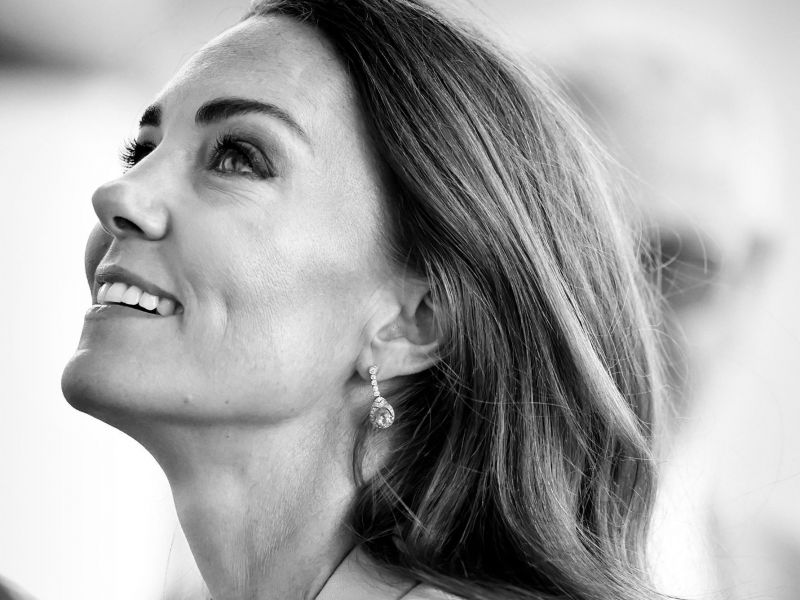 Είναι ιδέα μας ή μήπως η Kate Middleton είναι ίδια με τη μαμά της όσο μεγαλώνει
