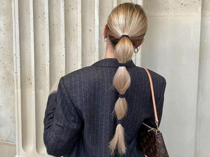 Bubble braid: Πώς θα κάνεις την πιο stylish πλεξούδα του καλοκαιριού σε χρόνο dt