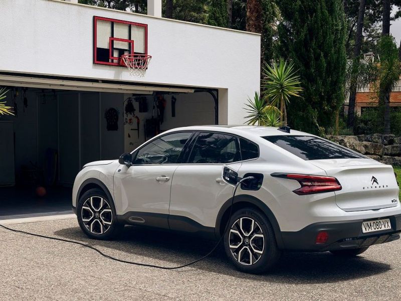 Τα νέα Citroën ë-C4 X & C4 X συνδυάζουν κομψότητα, φινέτσα, χαρακτήρα από τα FASTBACK, SEDAN & SUV!
