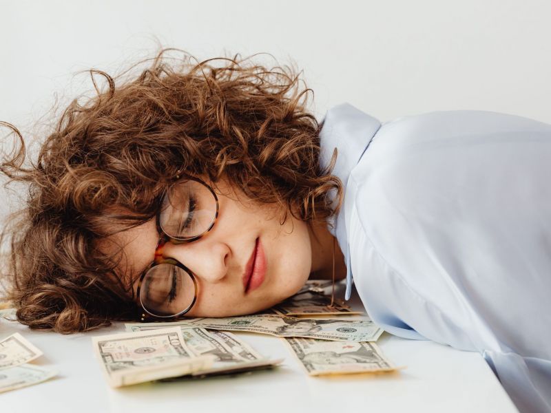 Οικονομική ευεξία: Το self care trend που θα βάλει τέλος στο άγχος για τα οικονομικά σου