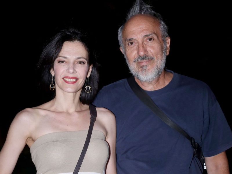Η Μαριλίτα Λαμπροπούλου σε έξοδο με τον σύζυγό της με μίνι φόρεμα τρέλανε τους fans του Σασμού