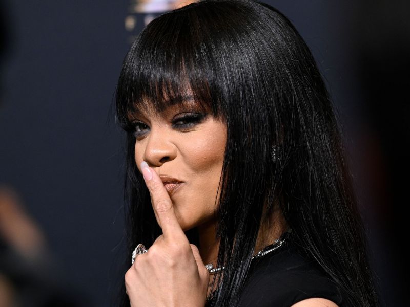 Η Rihanna εμπνέει ως η νεότερη αυτοδημιούργητη δισεκατομμυριούχος σύμφωνα με το Forbes