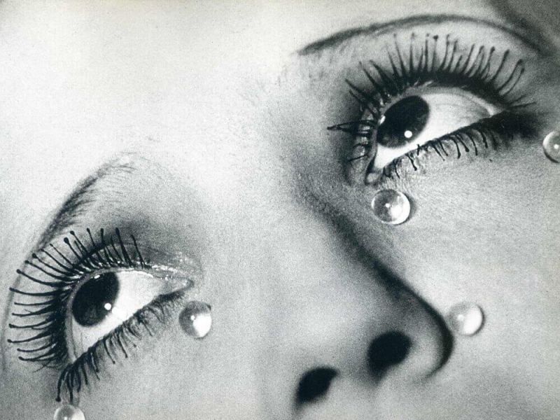 Eyelash beading: Πριν τις false eyelashes οι γυναίκες έβαζαν «χάντρες