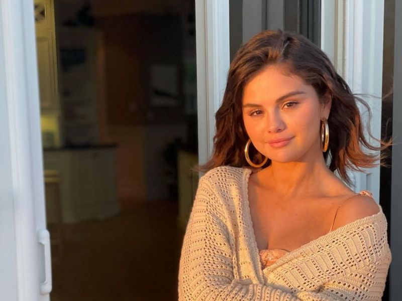 Η Selena Gomez σε καλεί να αγαπήσεις την κοιλιά σου ακριβώς όπως είναι