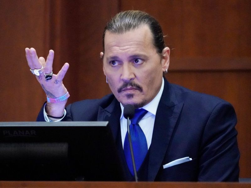 Οι celebrities που στήριξαν τον Johnny Depp ξαφνικά έβγαλαν το like από το νικητήριο post της δίκης