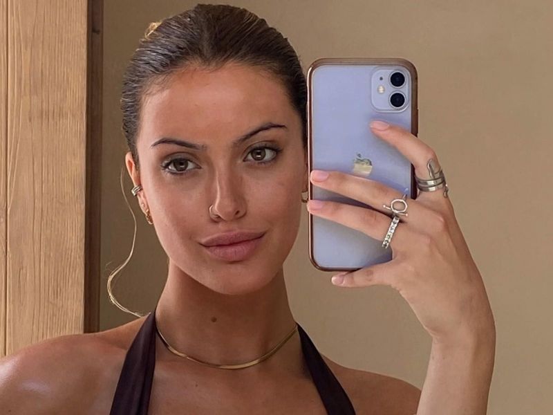 Η Δανάη Λιβιεράτου έβαλε το πιο hot μαγιό της και έκανε τη viral ερώτηση του Johnny Depp