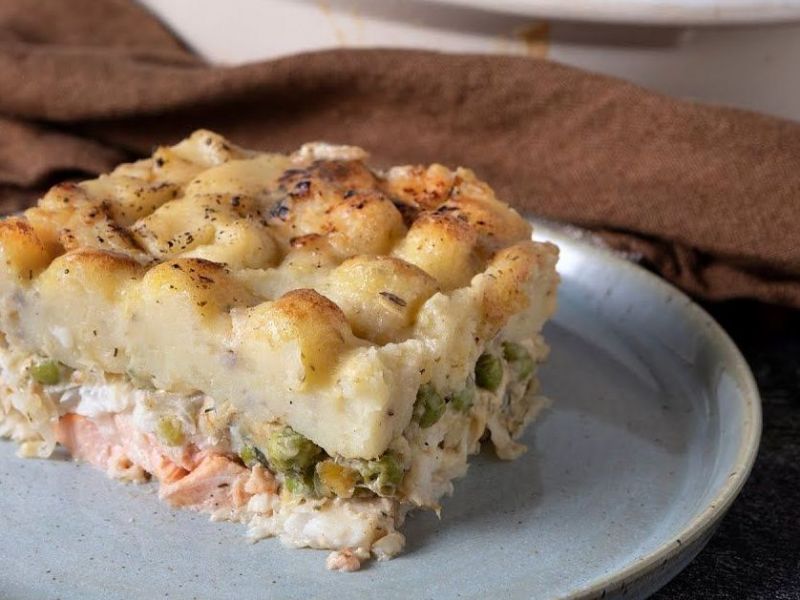 Άκης Πετρετζίκης: Ψαρόπιτα (Fish pie)