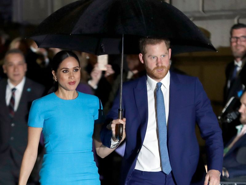 Το ταξίδι του Harry και της Meghan στην Αγγλία κρύβει πολλά περισσότερα απ' όσα πιστεύεις