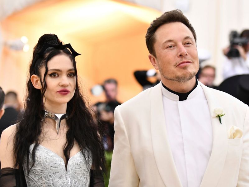Ο Elon Musk τρολάρει απροκάλυπτα την Grimes που θέλει να αποκτήσει αυτιά ξωτικού