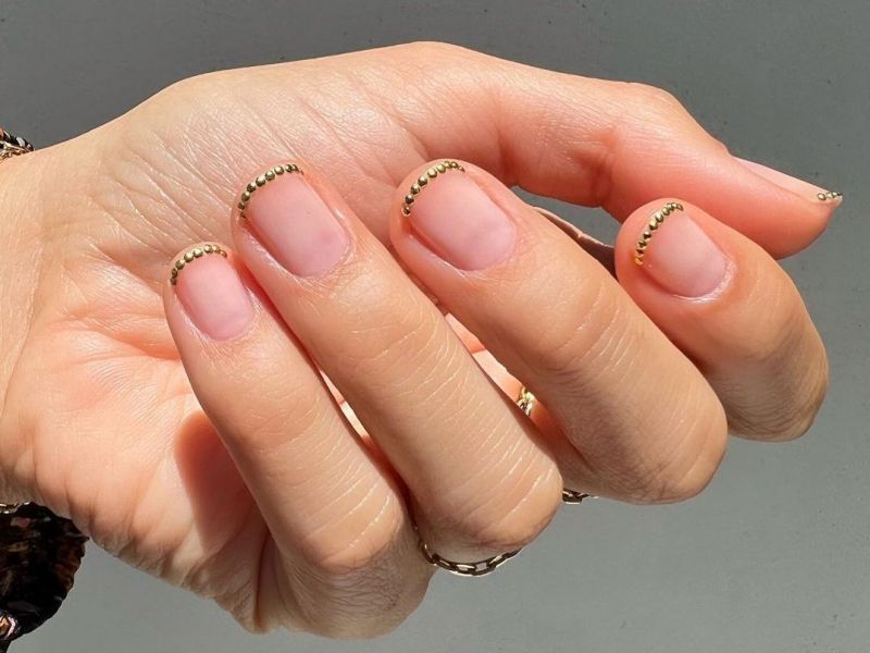 Nail slugging: Το νέο TikTok hack υπόσχεται νύχια που δεν σπάνε ούτε ξεφλουδίζουν