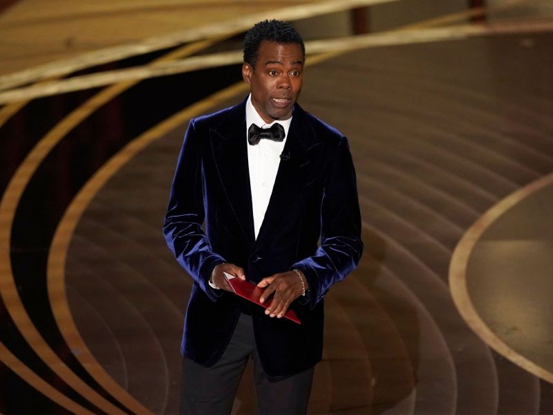 Μήπως ο Chris Rock το έχει παρακάνει πια με τα κακόγουστα αστεία του;