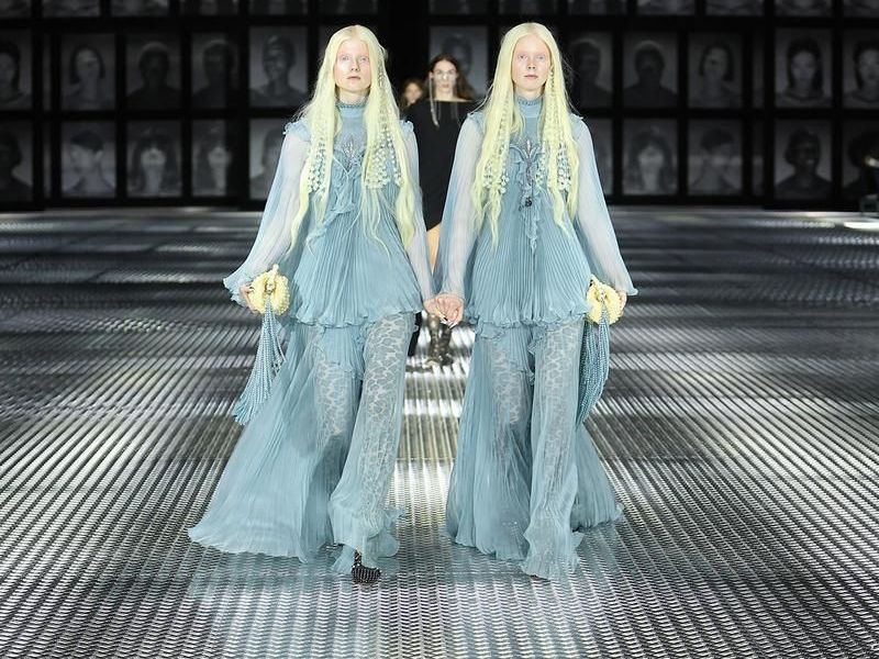 Gucci Twinsburg:Ο Alessandro Michele υμνεί τις δύο μητέρες του και την «μοναδικότητα» του δυαδισμού