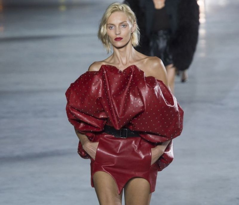 PFW S/S 2018: O YSL μας ταξίδεψε από το Μαρακές των 70s στο Παρίσι της δεκαετίας του 1980