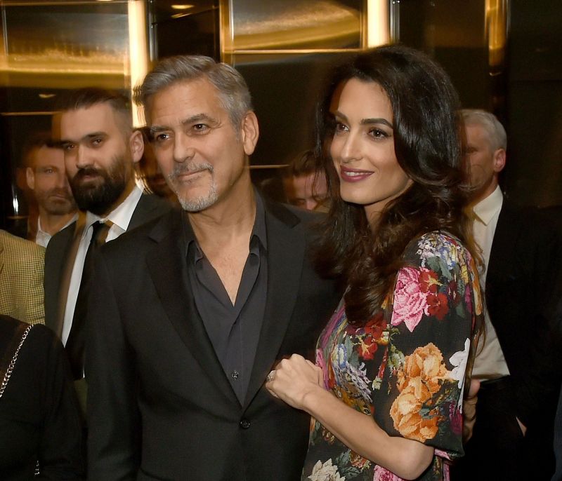 Amal Clooney εσύ; Η νέα μανούλα πιο κορμάρα και στυλάτη από ποτέ