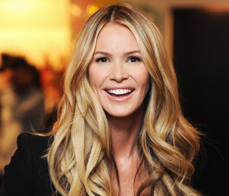 Μέτρα «κουτάκια»: Η Elle Macpherson ποζάρει με εσώρουχα στα social & μας θυμίζει γιατί ήταν topmodel