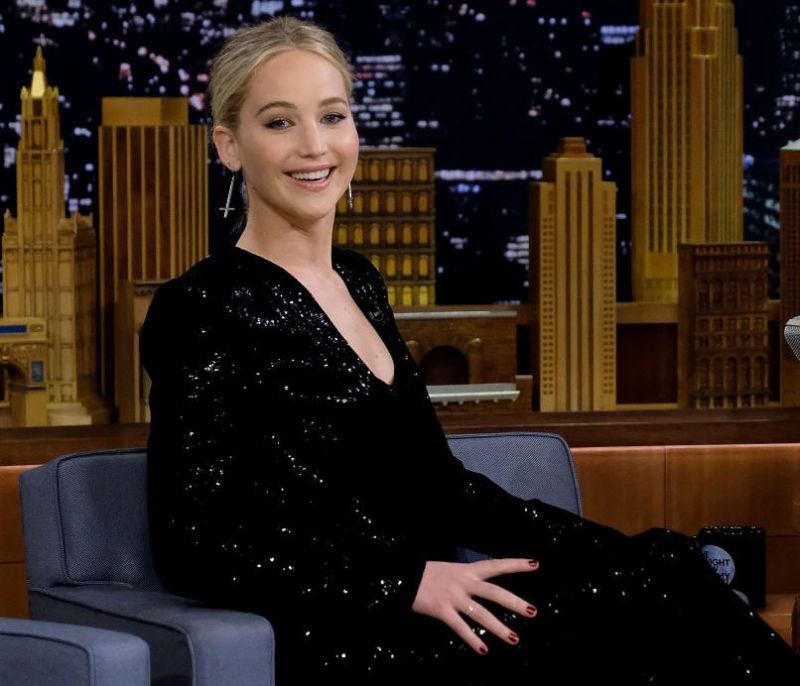 Η Jennifer Lawrence υιοθέτησε το μεγαλύτερο fashion trend του χειμώνα με τον πιο γλυκό τρόπο