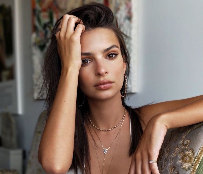 Η φαρμακερή ατάκα για την Emily Ratajkowski είναι ό, τι πιο άβολο θα ακούσεις (διαβάσεις) σήμερα
