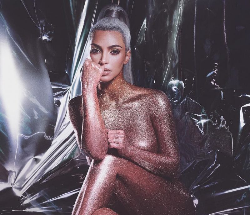 Πόσο έχει φουσκώσει! Η παρένθετη της Kim Kardashian σε μία σπάνια έξοδό της, λίγο πριν γεννήσει
