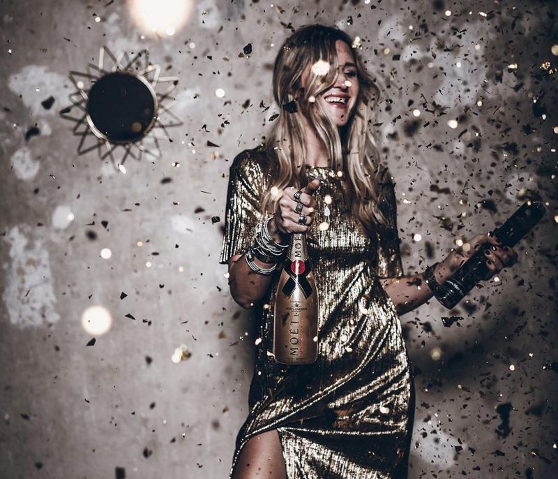 ΙT’S PARTY TIME! Όσο και αν ξενυχτήσεις, αύριο τα μάτια σου θα δείχνουν ξεκούραστα! Μάθε πώς!