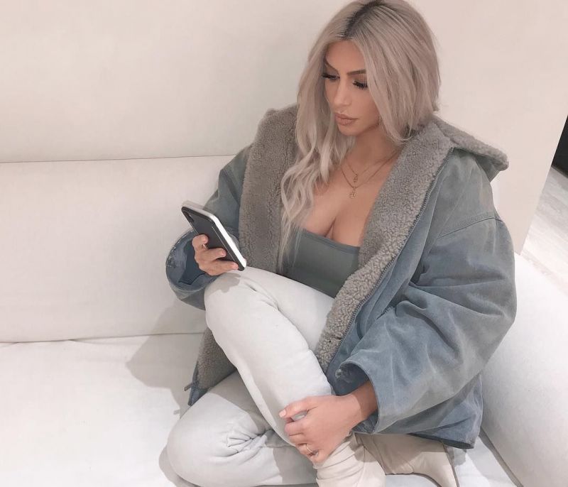 Γιατί οι fans της Kim Kardashian πιστεύουν πως η παρένθετη μητέρα της έχει ήδη γεννήσει;