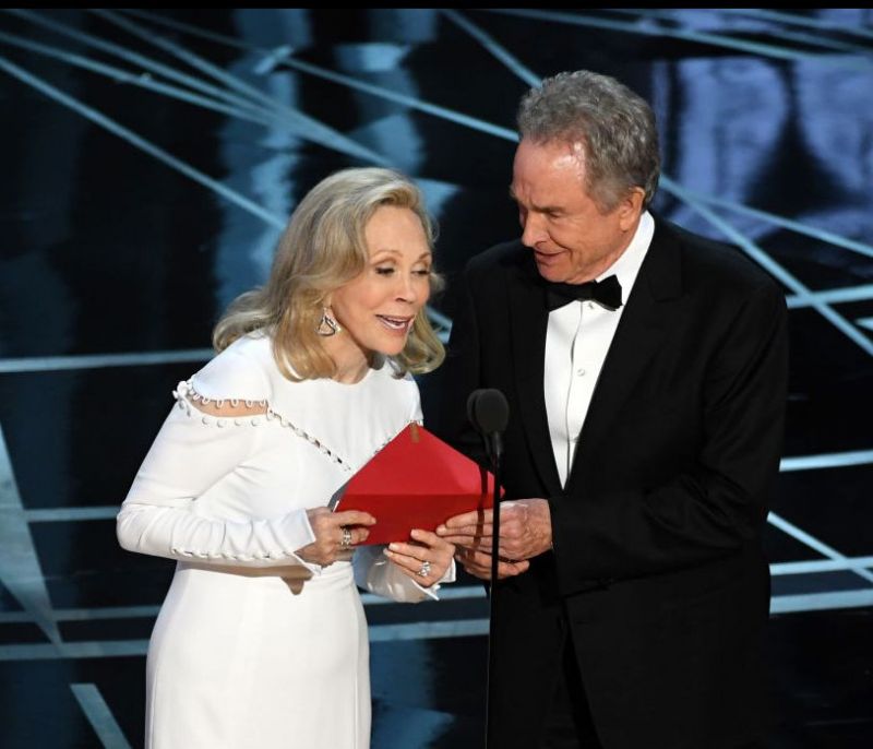 Κι όμως: Warren Beatty και Faye Dunaway θα ανακοινώσουν ΚΑΙ φέτος το Όσκαρ Καλύτερης Ταινίας!