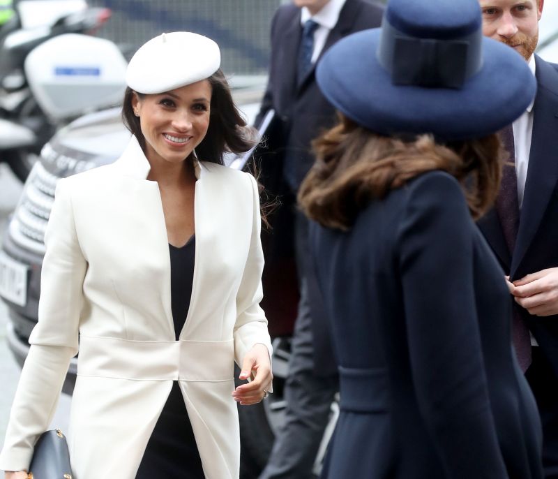 Όλοι μιλάνε για την πρώτη εμφάνιση της Meghan Markle δίπλα στη Βασίλισσα Ελισάβετ