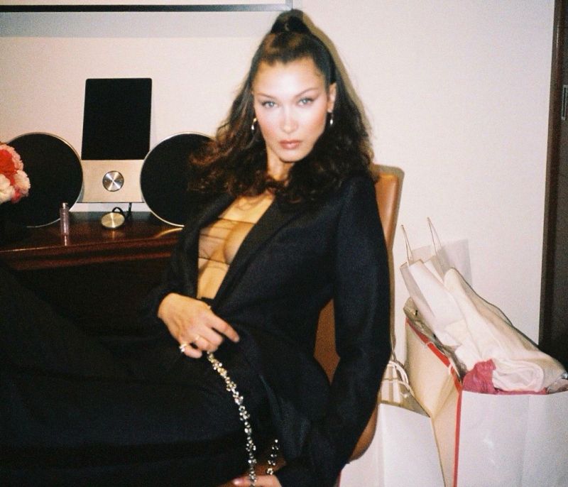 H Bella Hadid μόλις φόρεσε το διάφανο trend της σεζόν