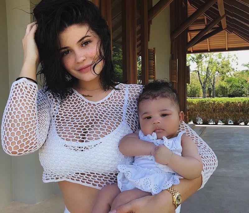 Η Kylie απαντά στις φήμες για την ομοιότητα του σωματοφύλακα με την κόρη της!